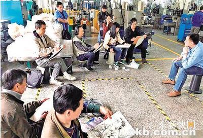 紅色文藝輕騎兵走進(jìn)黃埔 用速寫繪就工人勞動圖景